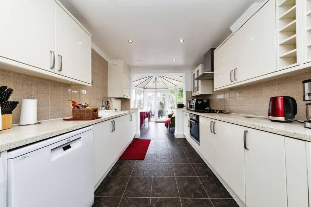 Your Chic 3Br Home Comfort And Style In Londres Exterior foto